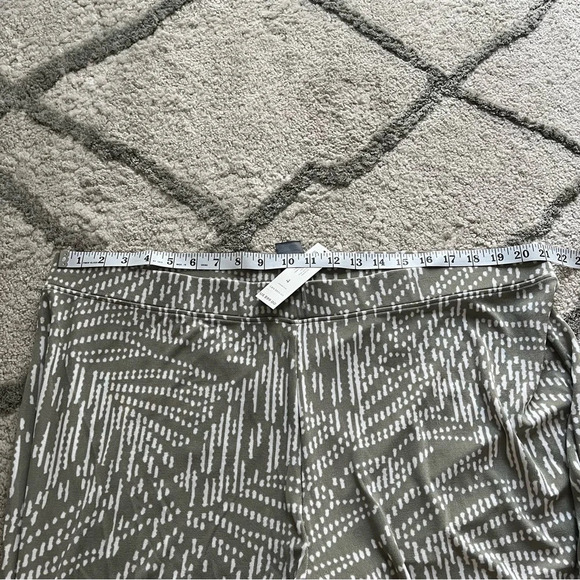 Chicos Travelers wide leg pull on pants sage green cream crop  4 / XXL new - Picture 5 of 8
